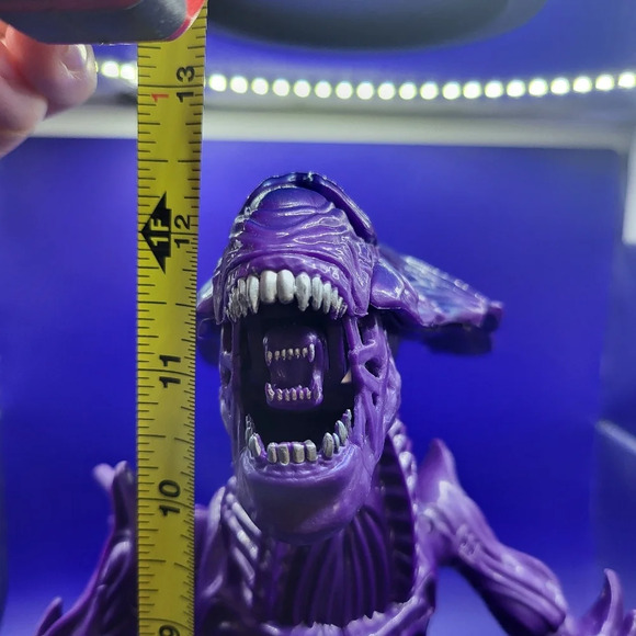 Alien Queen Xenomorph Giant Poseable 12 inch Purple 2019 Lanard 14 Moving Parts - Picture 9 of 10